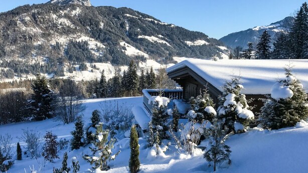 A snow-covered mountain landscape with a wooden cabin. - Grand Wastl Comfortable Holiday Residence (Woergl)