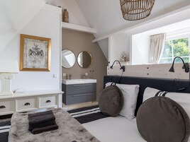 Apartment | 1 bedroom, bed sheets