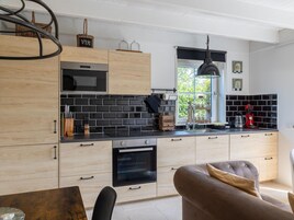 Tetera/pava eléctrica, silla alta para bebés