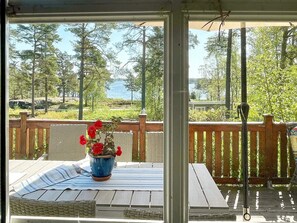 Outdoor dining - 5 Person Holiday Home in Gunnebo (Gunnebo)