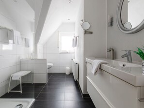 House | Bathroom - Am Wald Modern Retreat (Eslohe)