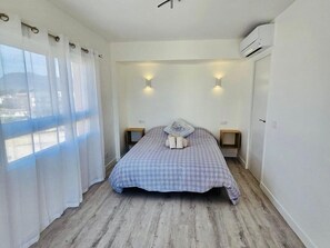 House | 2 bedrooms, iron/ironing board, bed sheets - Beautiful Apartment in Denia With sea Views (Denia)