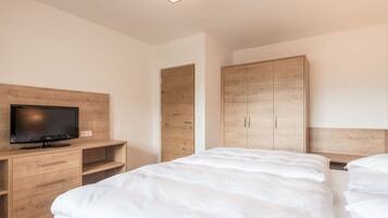 1 bedroom, individually furnished