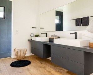 House | Bathroom | Bathtub