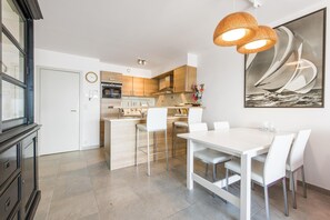 Apartment | Dining - Beautiful Apartment on the sea Wall (Blankenberge)