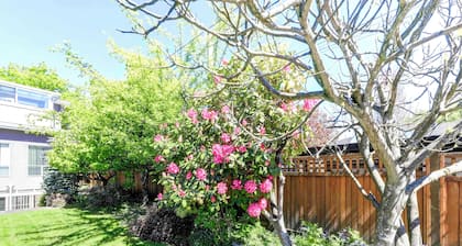 Beautiful 3600 sq ft Home in Dunbar: Perfect Location, Two King Beds, large Yard