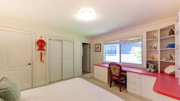 5 室のベッドルーム、デスク、アイロン / アイロン台、WiFi (無料)