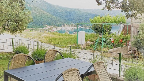 Apartment | Dining - Apartments Baldo - One Bedroom Apartment With Terrace and Sea View (Dubrovacko Primorje)