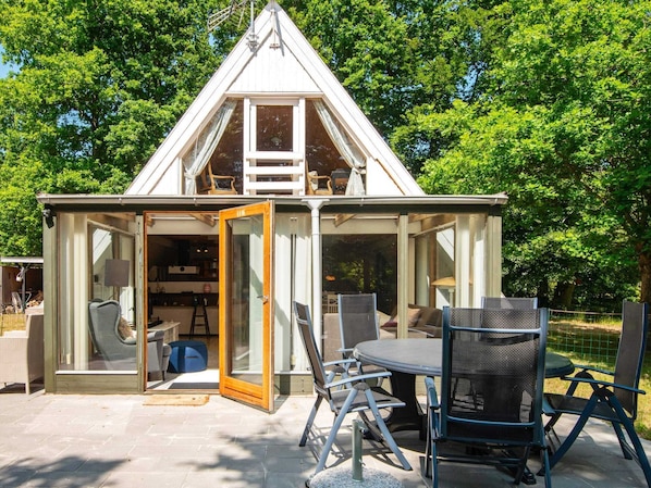 House | Outdoor dining - 8 Person Holiday Home in Glesborg (Glesborg)