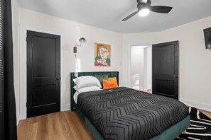 3 bedrooms, iron/ironing board, WiFi, bed sheets - Modern Cottage - City Center
 (Rocky Mount)