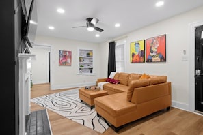 TV - Modern Cottage - City Center
(Rocky Mount)