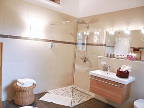 House | Bathroom | Bathtub