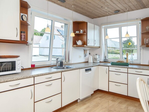 House | Private kitchen - 8 Person Holiday Home in Norre Nebel (Norre Nebel)