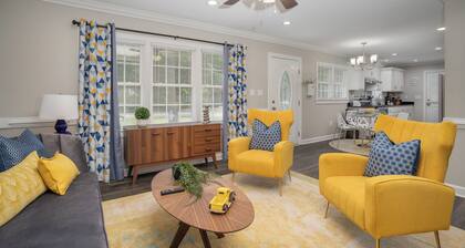 Modern Home In PRIME location - King Bed/ Spacious