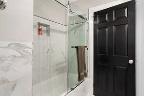 Handdoeken, zeep, shampoo, toiletpapier