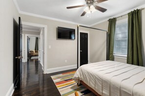 3 slaapkamers, een strijkplank/strijkijzer, wifi, beddengoed