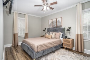 3 bedrooms, iron/ironing board, WiFi, bed sheets