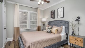 3 slaapkamers, een strijkplank/strijkijzer, wifi, beddengoed