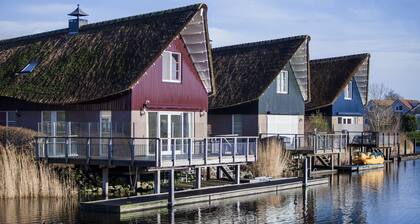 Thatched Villa by Ijsselmeer