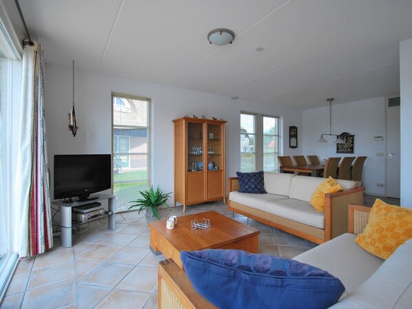 Villa | Living area - Thatched Villa by Ijsselmeer (Makkum)