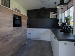 Villa | Private kitchen - Thatched Villa by Ijsselmeer (Makkum)