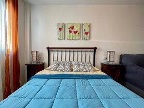 Departamento | 2 habitaciones, muebles diferentes y tabla de planchar con plancha 
