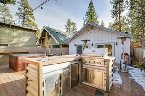 Terrace/patio - Cozy Big Bear Cabin w/ Hot Tub & Outdoor Kitchen! (Big Bear)