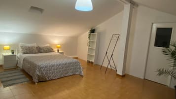 House | 1 bedroom, individually furnished