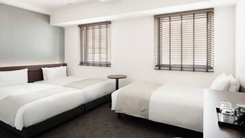 Triple Room, Non Smoking | In-room safe, iron/ironing board, free WiFi