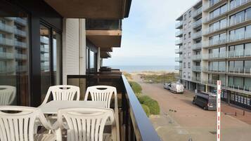 Apartment | Outdoor dining