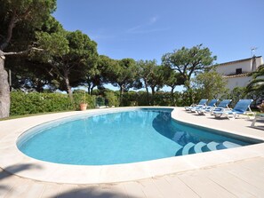 Pool - Villa in Vilamoura With Pool Near Golf Course (Loulé)