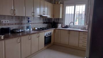 House | Private kitchen | Fridge, dishwasher