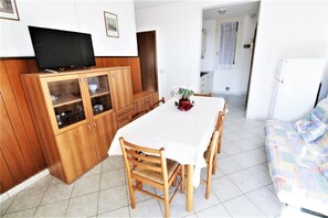 Apartment | Living room - Holiday Home in Rosolina Mare Near Beach (Rosolina)