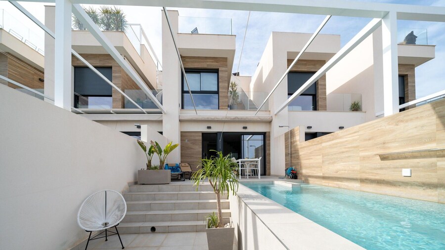 Villa With Private Pool and Whirlpool