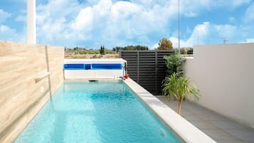 Villa | Alberca | Alberca techada y alberca al aire libre
