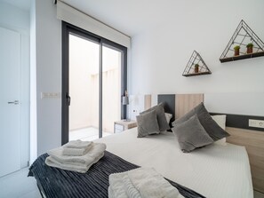 Villa | 4 bedrooms, bed sheets - Villa in Rojales With Pool Near Coast (Rojales)