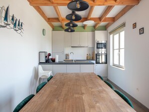 House | Private kitchen | Electric kettle, toaster, highchair - Holiday Home in Koksijde With Private Garden (Koksijde)