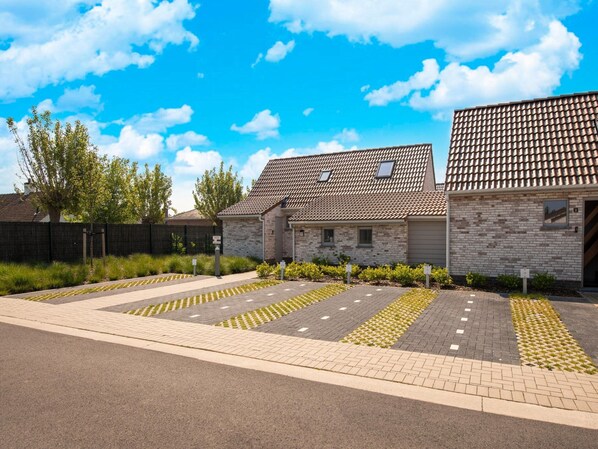 House | Exterior - Holiday Home in Koksijde With Private Garden (Koksijde)