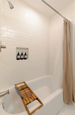 Hair dryer, bidet, towels, soap - Modern in the Magic City (Irondale)