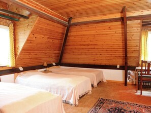 House | 10 bedrooms, individually furnished, bed sheets - Spacious 11-bed Family Retreat (Ruiselede)