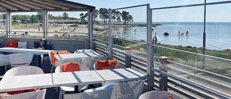 تناول الطعام بالخارج