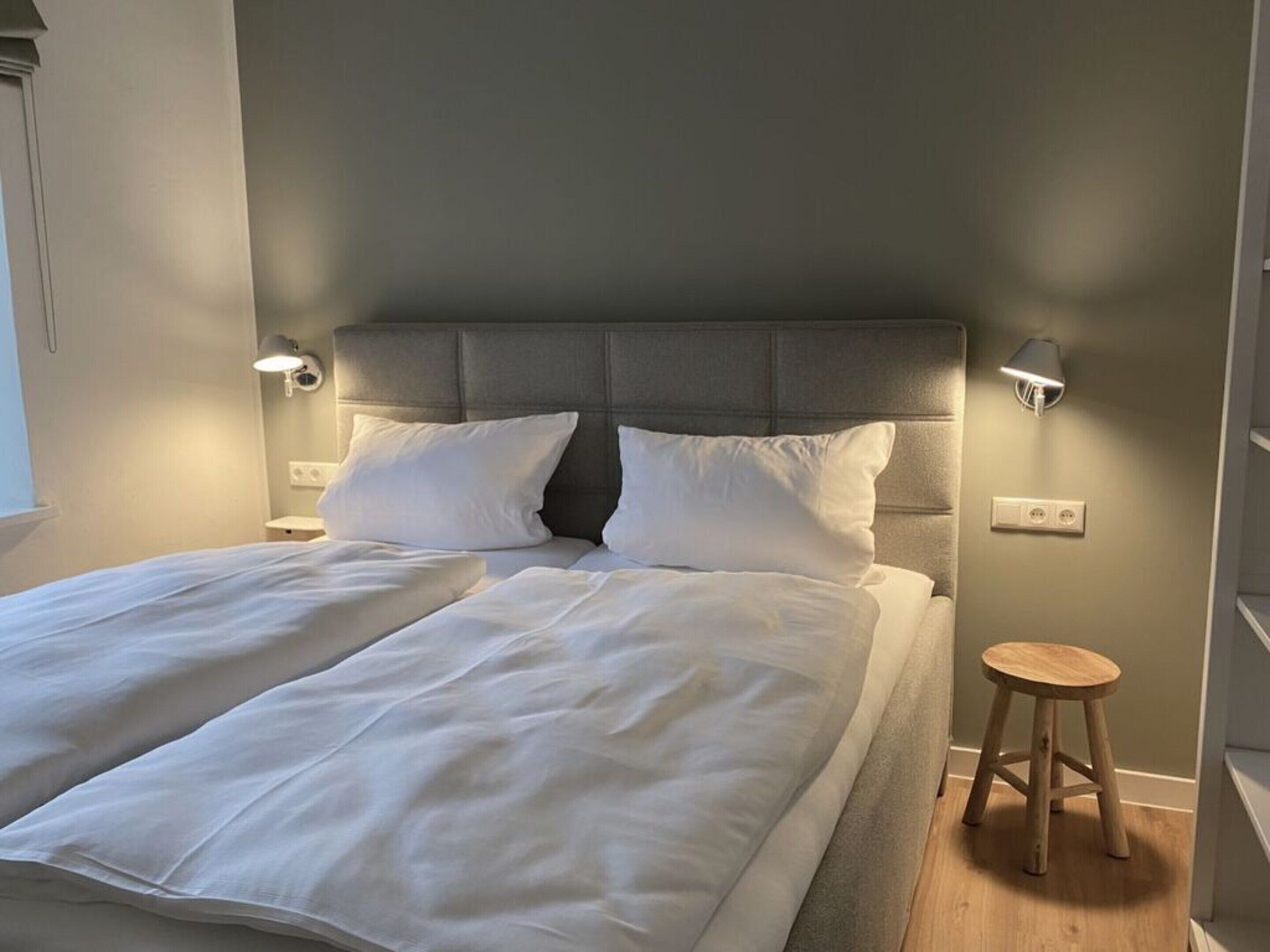 4 bedrooms, iron/ironing board, individually furnished