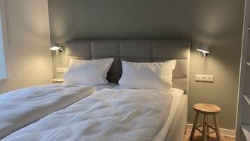 4 bedrooms, iron/ironing board, individually furnished
