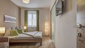 Ảnh chưa phân loại, 3 trong số 18 ảnh, nút