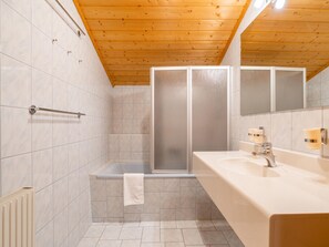 Apartment | Bathroom