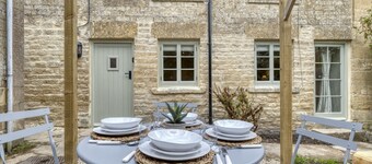 Characterful and stylish dog friendly holiday cottage - Old Post Office Cottage