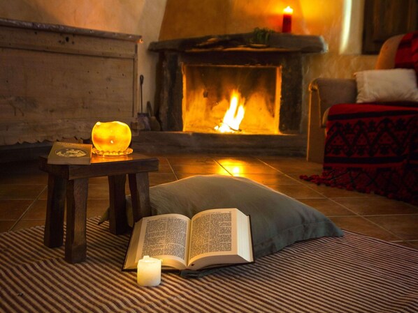 House | Property amenity - Holiday Home in Laroya With Pool & BBQ (Laroya)