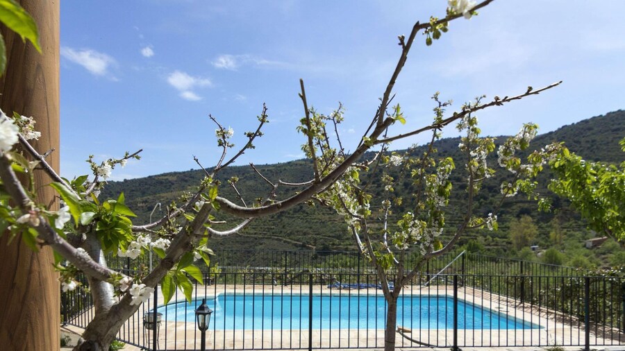 Mountain Getaway in Laroya