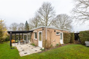 Exterior - Holiday Home Near Veerse Meer (Kortgene)