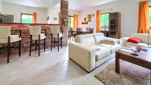 Apartment | Dining - Villa Tara With a Beautiful Heated Pool (Dobrinj)